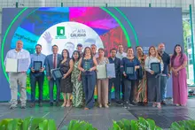 Graduados uniquindianos exaltados en su día