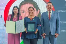 Graduados uniquindianos exaltados en su día