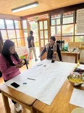 Erika Gabriela Tapia Colimba y Yuli Andrea Taimal Tapie, estudiantes uniquindianas en Perú, durante su estancia en la escuela Pukllasunchis