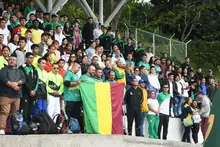Paratletas y espectadores del lanzamiento