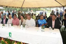 Mesa principal en acto oficial del lanzamiento