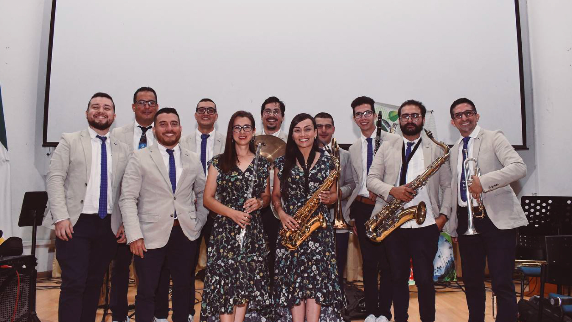 La alma mater bail&oacute; al ritmo de Cumbias y Porros con &ldquo;Pacamara Ensamble&rdquo;