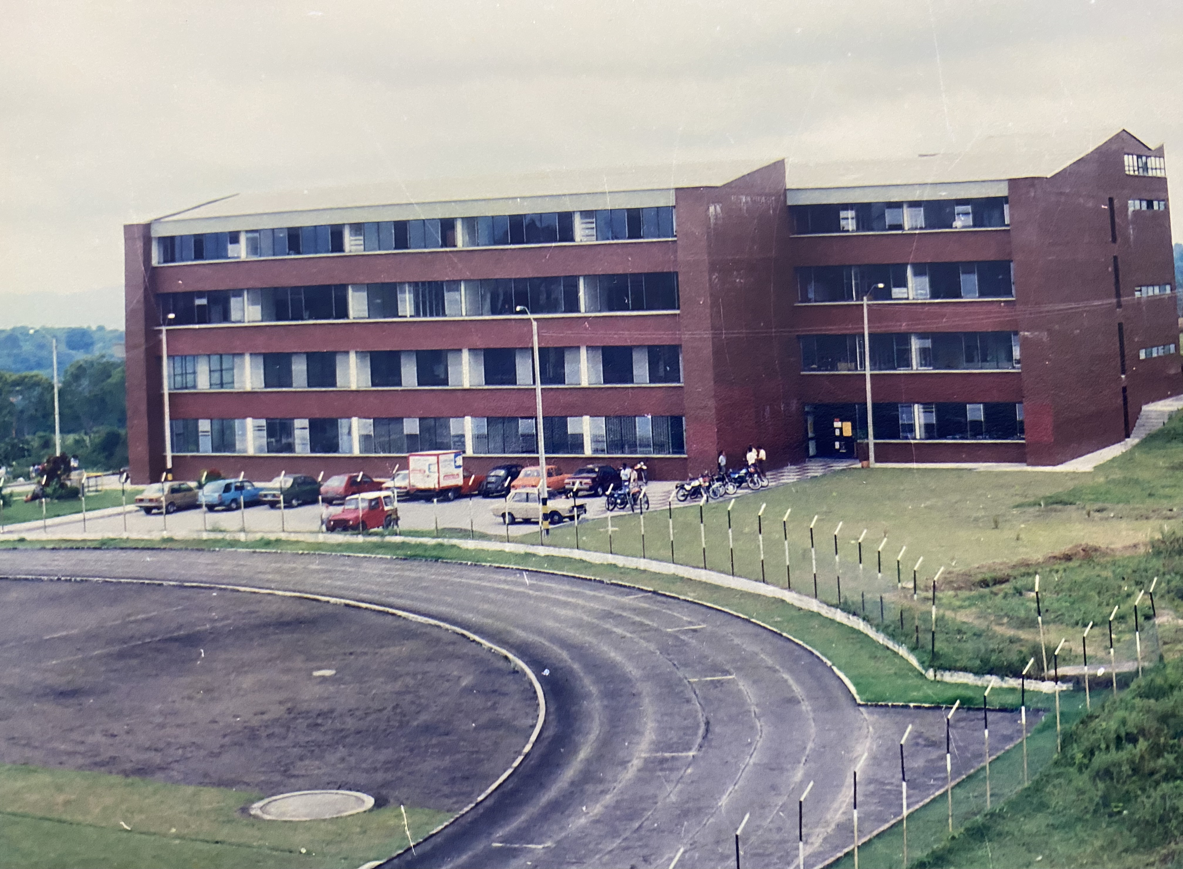 Renovación social desde el territorio: la UQ tras 25 años del terremoto del Eje Cafetero Renovación social desde el territorio: la UQ tras 25 años del terremoto del Eje Cafetero
