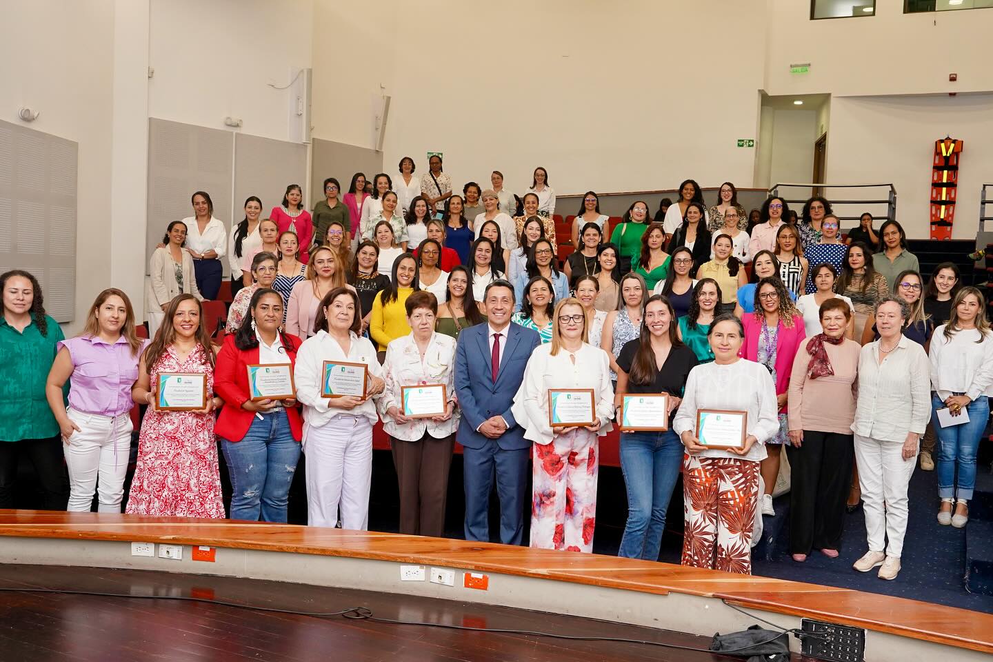 Equidad y género en la investigación: una discusión necesaria Equidad y género en la investigación: una discusión necesaria