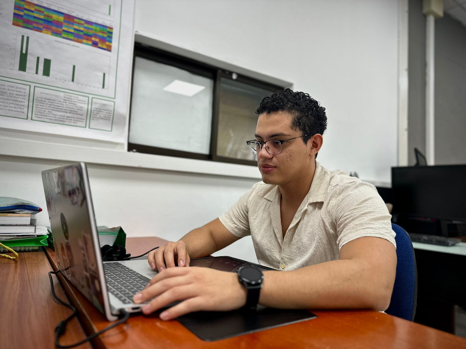 Sebastián beca ICTP física 1