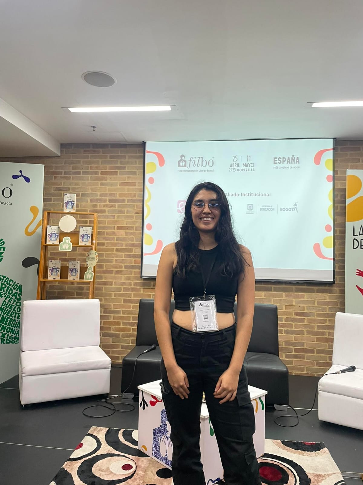 Shara Bueno, graduada uniquindiana, representó al Quindío en la Feria Internacional del Libro de Bogotá