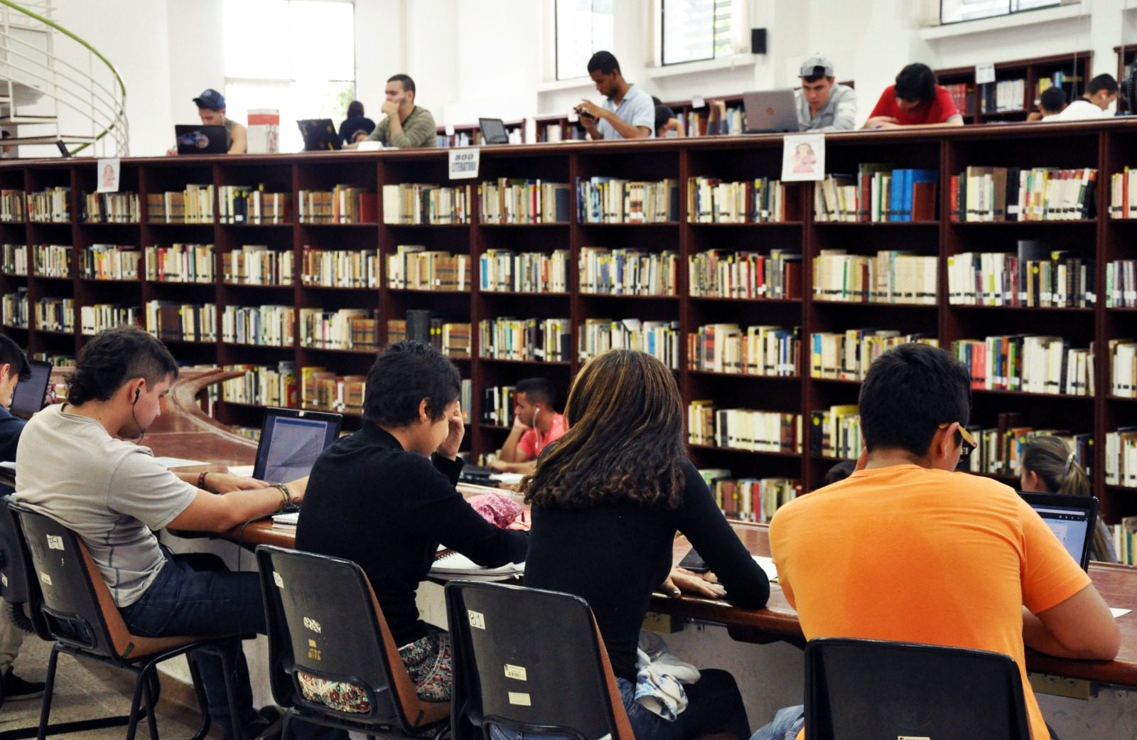 Biblioteca CRAI servicio whatsapp 3 Biblioteca CRAI servicio whatsapp 3