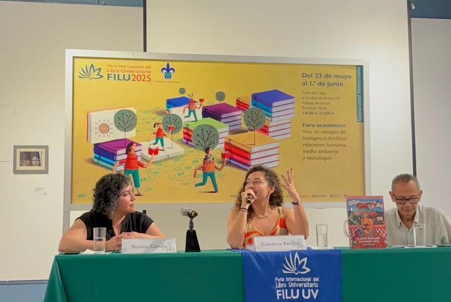 Catherine Rendón, docente y graduada de la UQ, participa en la Feria Internacional del Libro Universitario en Xalapa Catherine Rendón, docente y graduada de la UQ, participa en la Feria Internacional del Libro Universitario en Xalapa