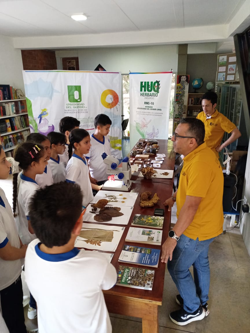 Promoviendo la investigación: el Herbario y la colección Ornitológica de la UQ participaron en feria de la ciencia en Roldanillo Promoviendo la investigación: el Herbario y la colección Ornitológica de la UQ participaron en feria de la ciencia en Roldanillo