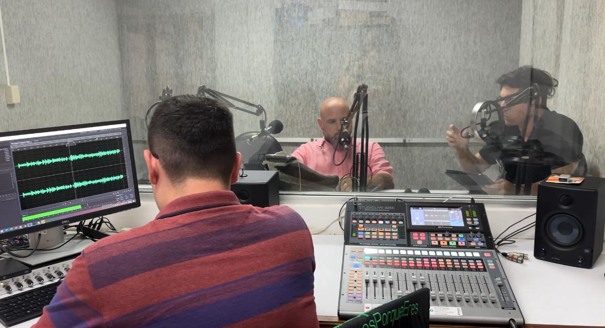 Conéctate con el podcast de Punto Seguido para hablar sobre tecnología e inteligencia artificial Conéctate con el podcast de Punto Seguido para hablar sobre tecnología e inteligencia artificial